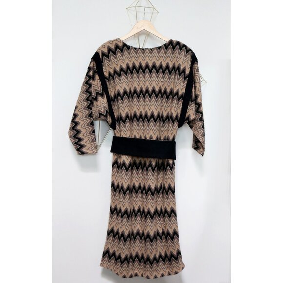 70s Zigzag Patterned Batwing Sweater Dress w/ Waist Cinching Belt, Dolman Sleeve - Picture 6 of 7